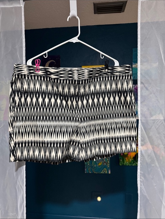 Worthington Pants - Black & White Geometric Women's Shorts